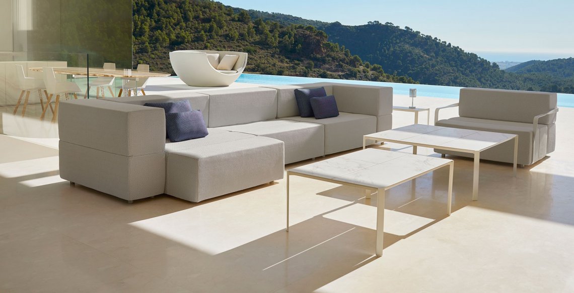 chill-out-mesas-dekton-vondom.jpg