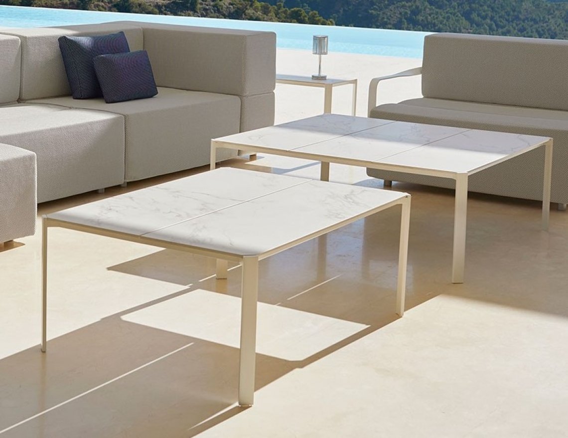 chill-out-mesas-dekton-vondom-2-.jpg